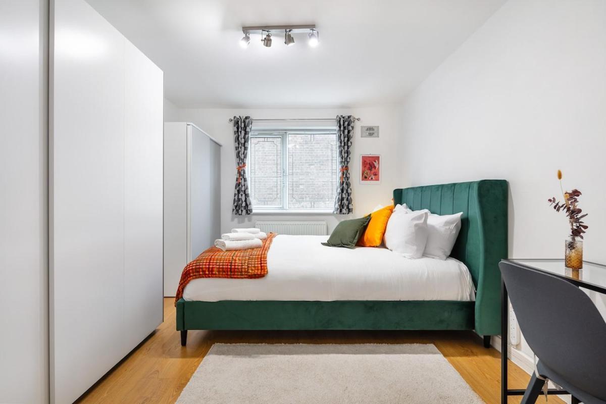 Modern Two Bed With Free Gated Parking Space Londres